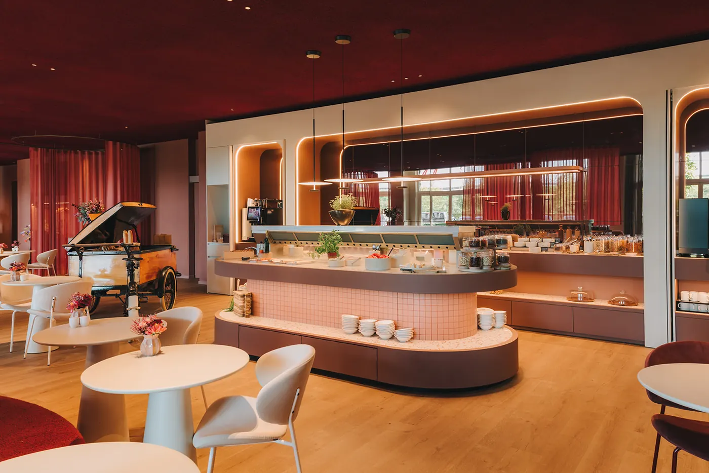 Ontbijtbuffet en vernieuwd interieur van Bistro Bicyclette